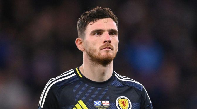 Andy Robertson Bela Pemain Manchester City dari Sanksi
