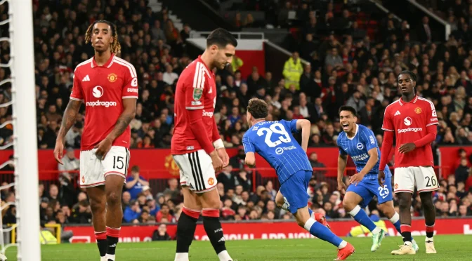 Krisis Manchester United: Carrick Disorot, Wilcox Juga